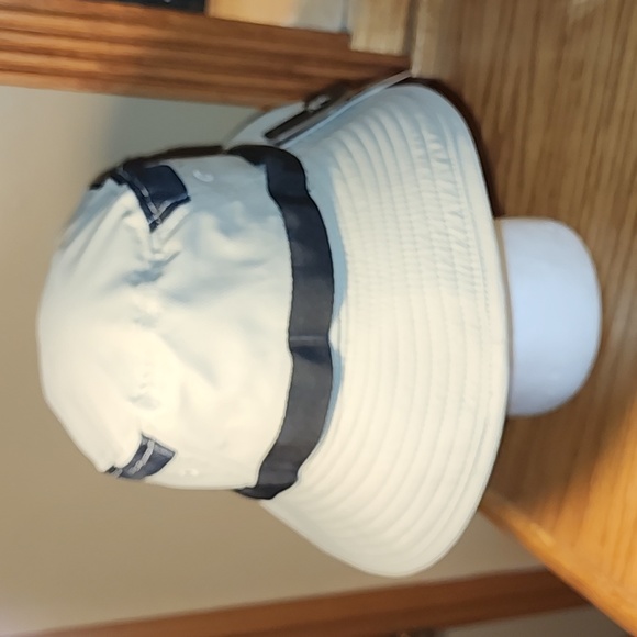 ADIDAS BUCKET HAT - Picture 4 of 9